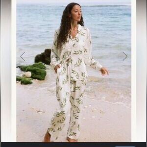 Back in stock!  Luxury Piyama Leaf Pattern Women's Pajama Set XL